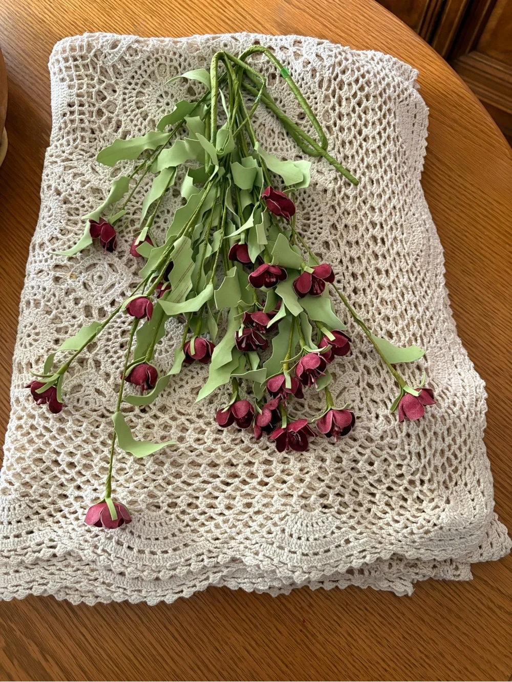 Vintage Beautiful Cream Cokored Crochet Lace Tablecloth 56”W 74”L Read